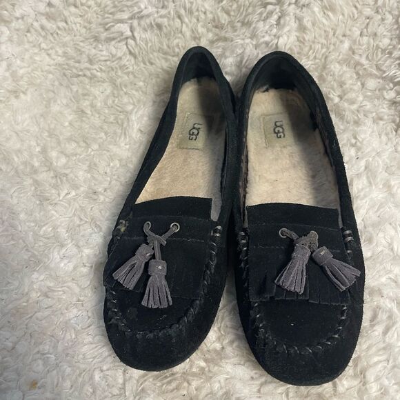 UGG Lizzy Moccasin Black Leather Suede Tassels accent SZ10 - Picture 1 of 10